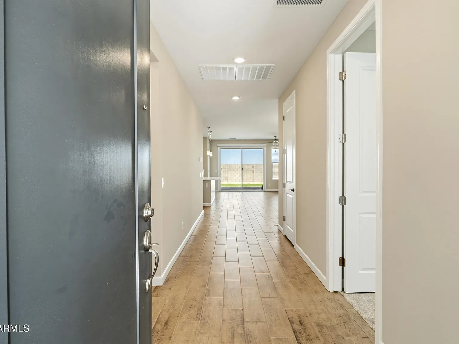 5 bed, 4.0 bath, 2275 sqft, $2,850 — Photo 3
