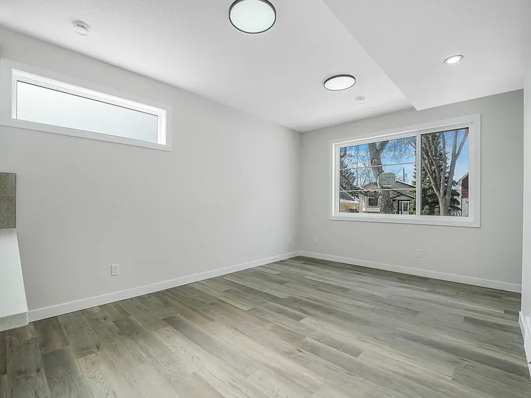 12021 95a St NW — Photo 18
