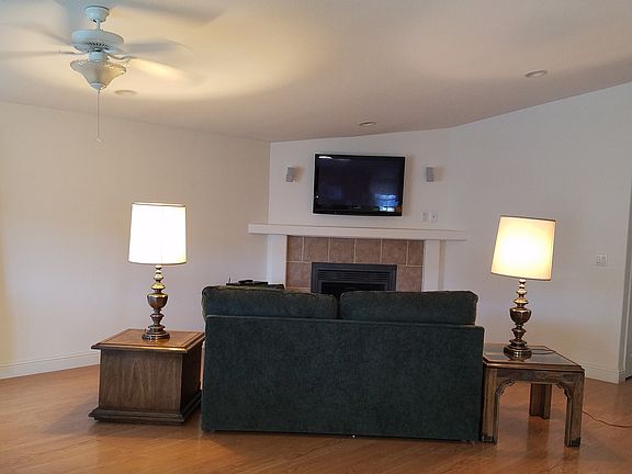 3rd image of 880 Villa Teresa Way #880