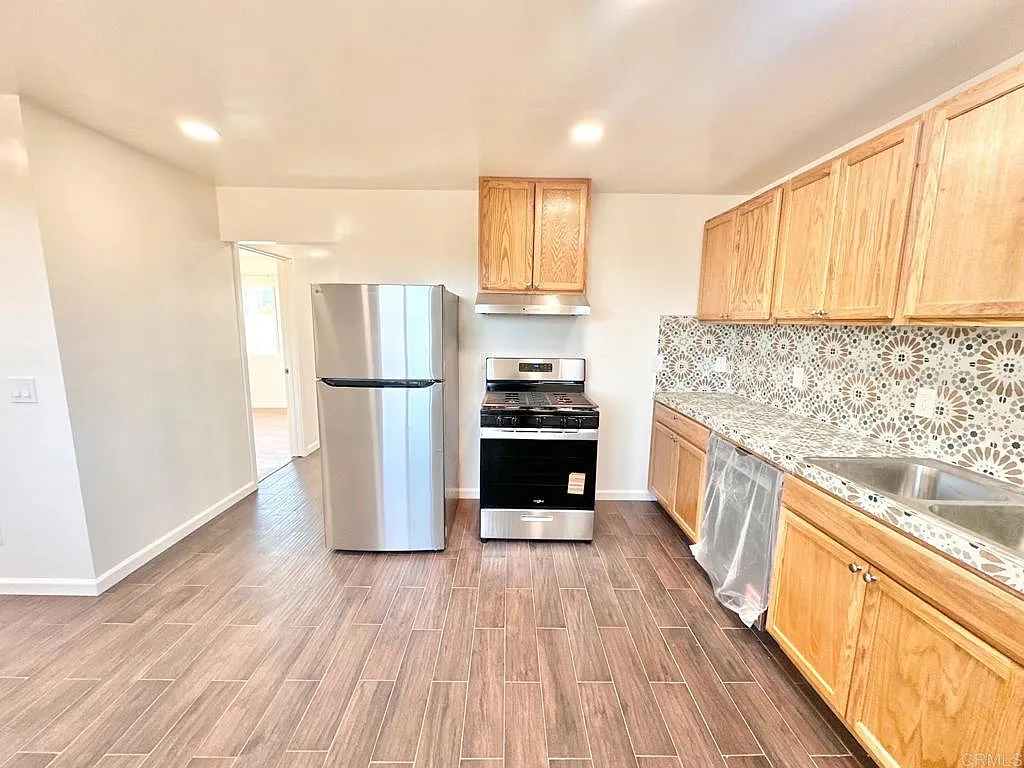 4 bed, 1200 sqft, $4,145 — Photo 3