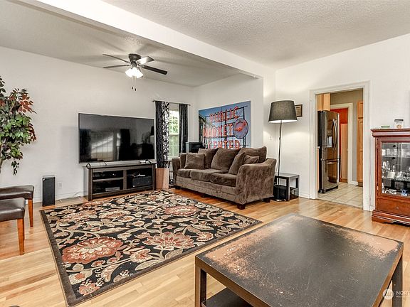5th image of 318 D Street SE