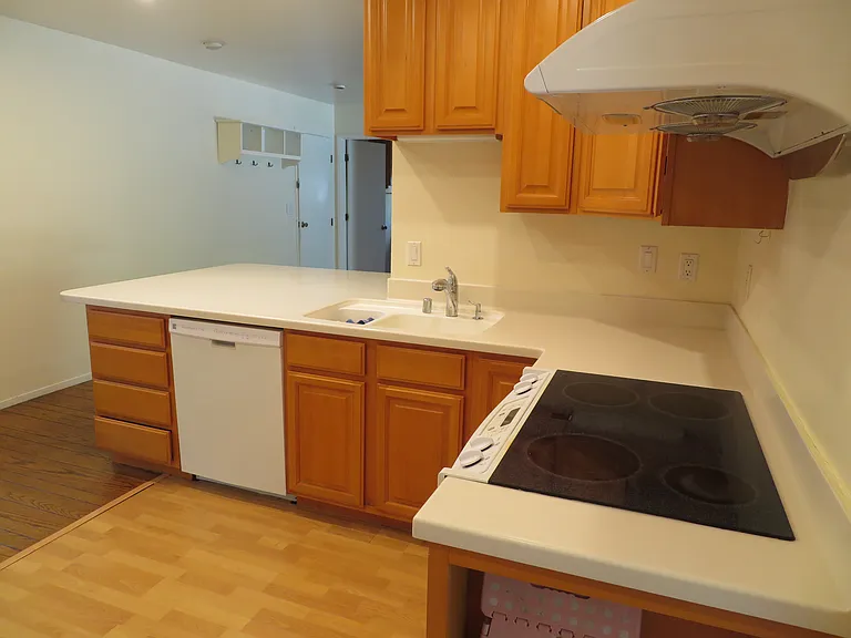 886 Stonehaven Dr — Photo 11