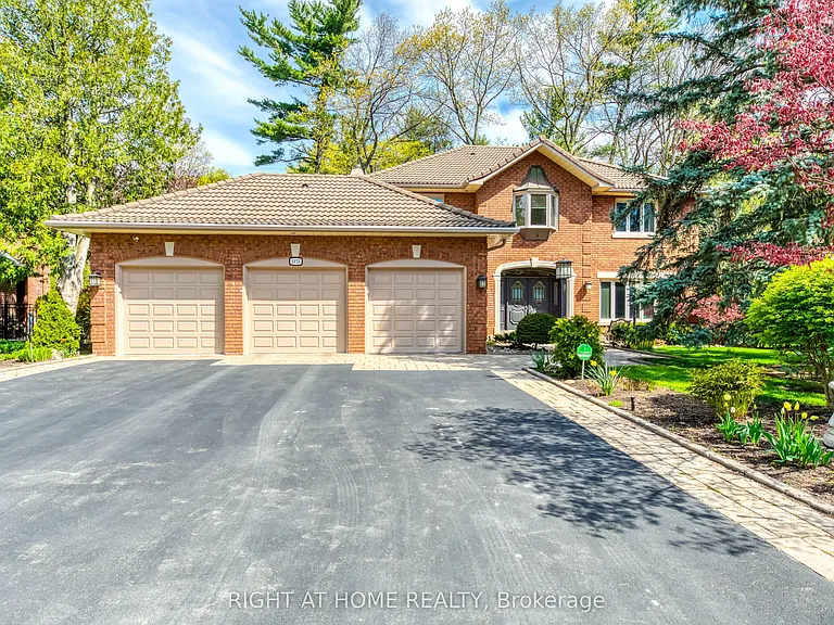 2175 Oneida Ct — Photo 1