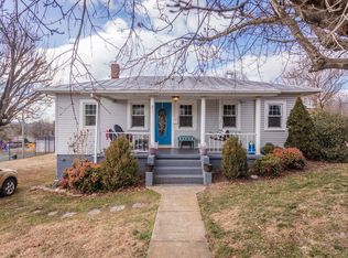 211 2nd St, Shenandoah, VA 22849
