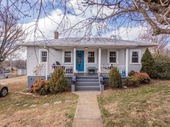 211 2nd St, Shenandoah, VA 22849