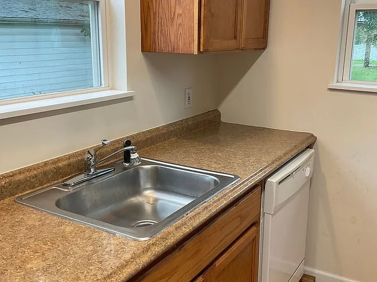 506 E Jefferson St — Photo 7
