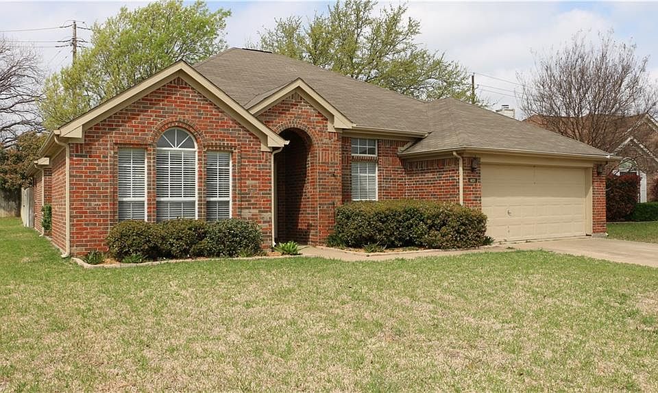 1st image of 401 Woodland Ct