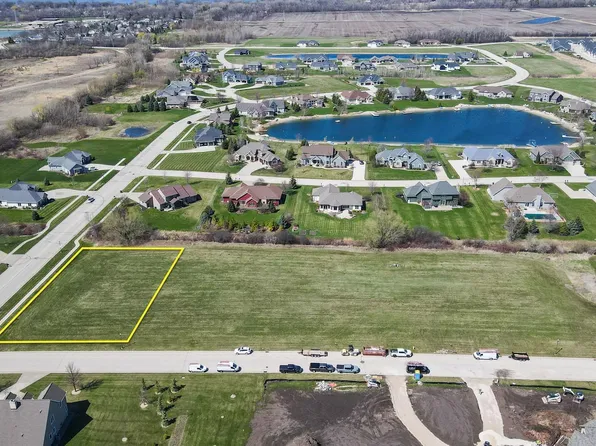 1067 Pine Lake Dr #15, Fond Du Lac, WI 54935