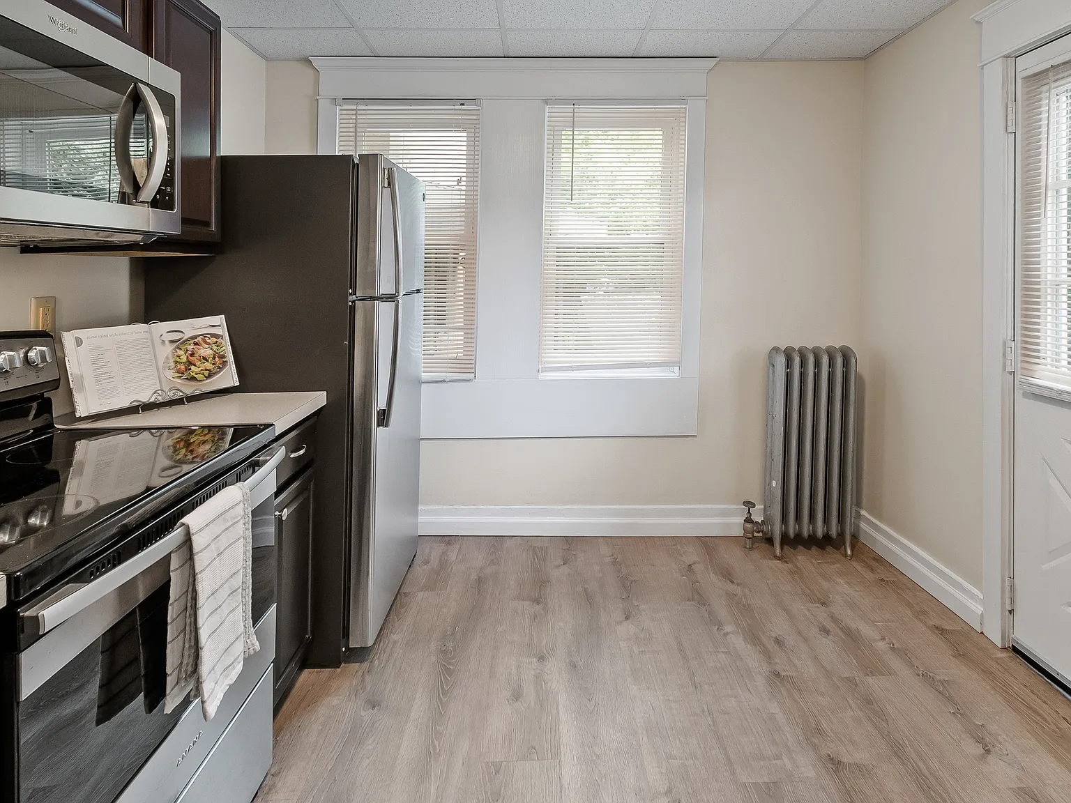 3 bed, 1050 sqft, $1,850 — Photo 2