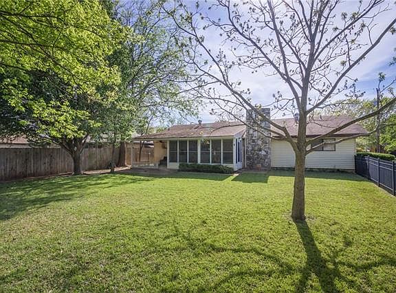4th image of 118 Shady Oak Dr