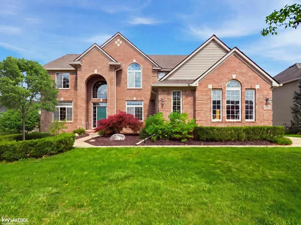 25346 Stanley Ln, South Lyon, MI 48178