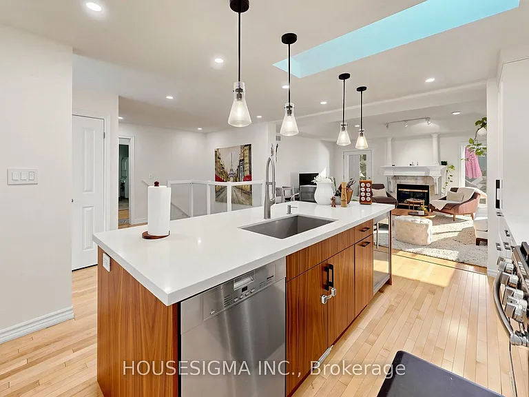 69 Holyrood Ave — Photo 10