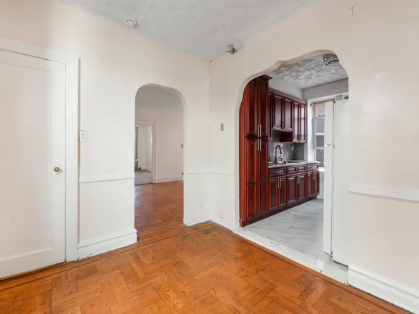 594 East 92nd Street image 4 of 21