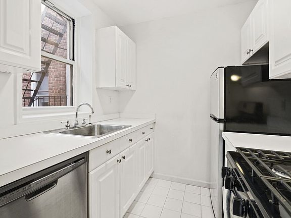 4th image of 101 W 23rd St APT 6Q