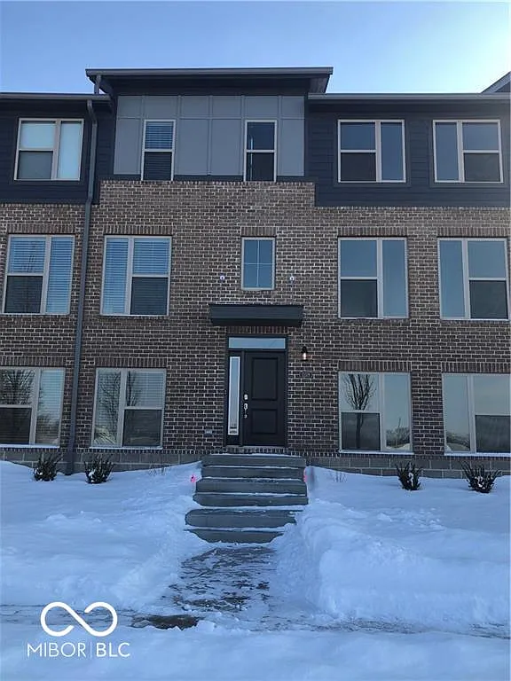 3 bed, 2.5 bath, 2073 sqft, $2,550 — Photo 2