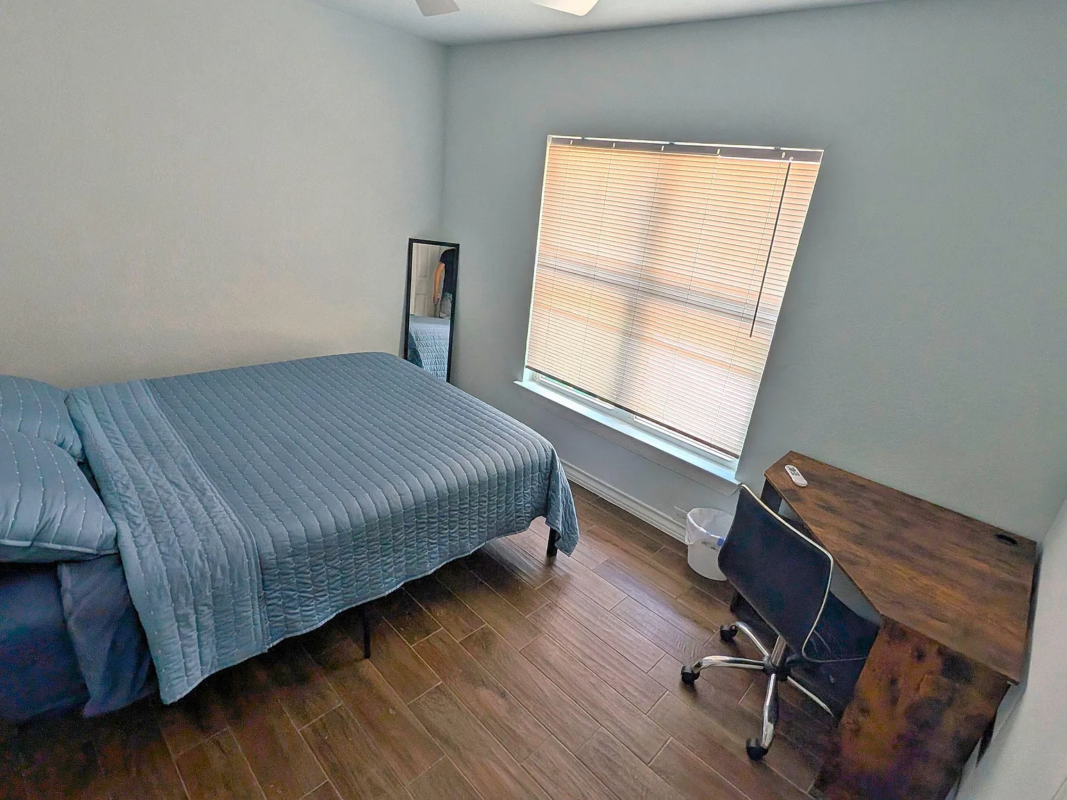 4 bed, 2.5 bath, 1500 sqft, $884 — Photo 2