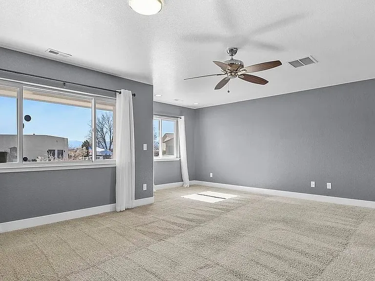 573 W Archer Plz — Photo 22