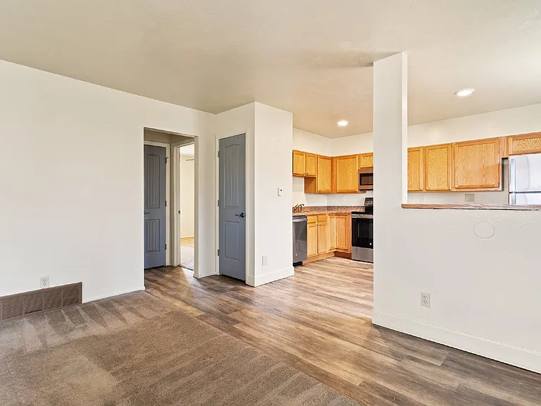 38 W Navajo St #B — Photo 7