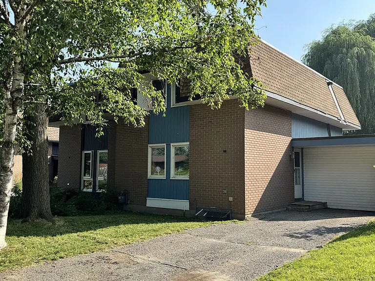 145 Penfield Dr — Photo 1