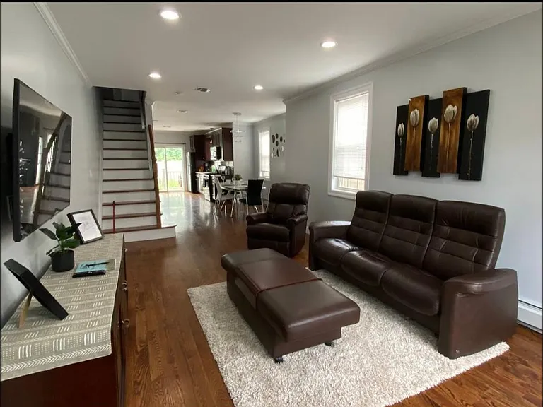 335 Cheves Ave — Photo 2