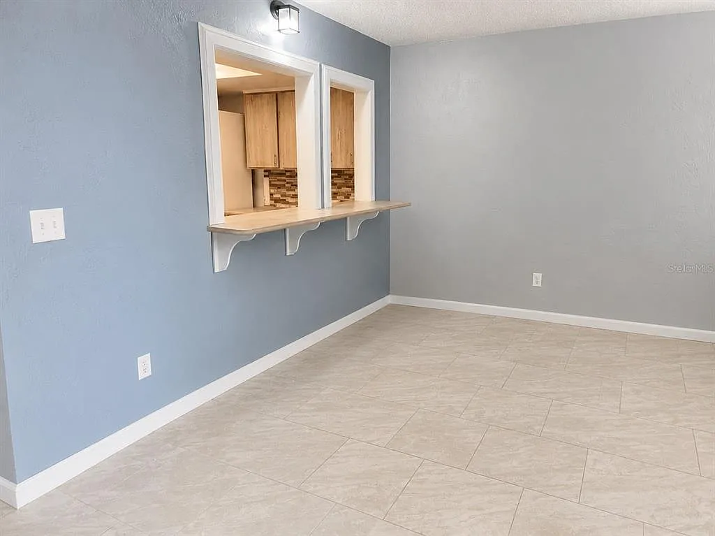 2 bed, 1.0 bath, 945 sqft, $1,350 — Photo 3