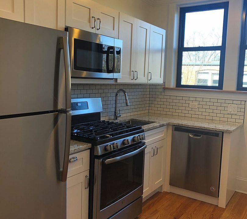 1st image of 5549 N Lakewood Ave APT 3B