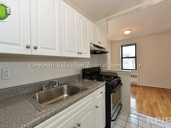 5th image of 3091 Crescent St APT 6H