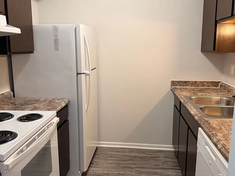 Foxfire West Apartments — Photo 31