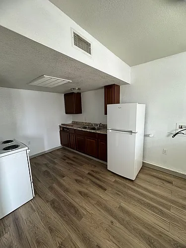 312-318 E Saint Anne Pl Photo 1