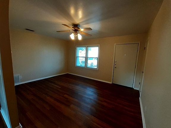 4th image of 1110 Briarwood St