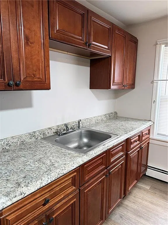 2 bed, 1.0 bath, 896 sqft, $1,950 — Photo 4