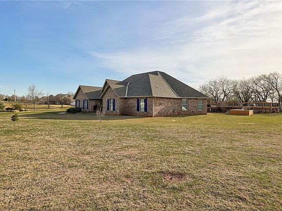 3rd image of 15400 Cyndelyn Dr