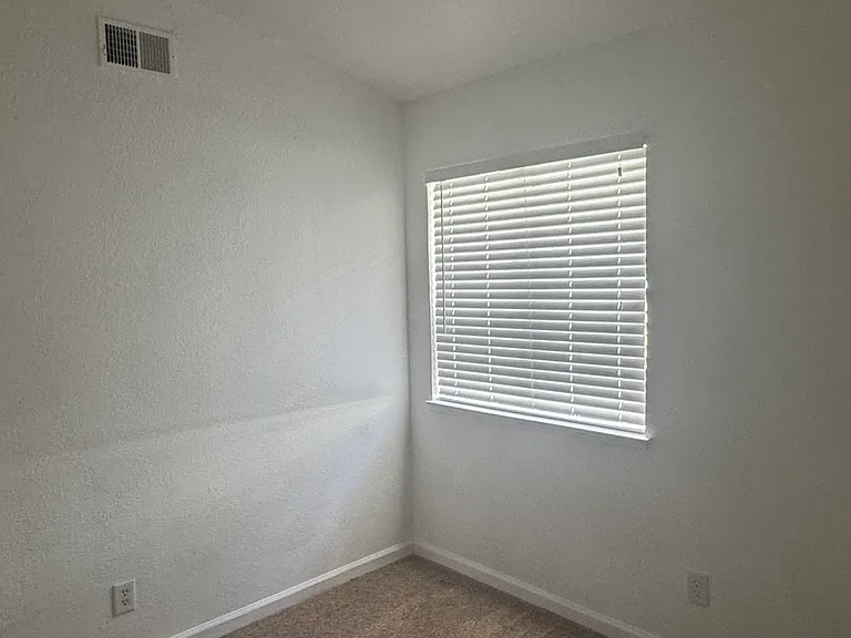 600 Lighthouse Dr — Photo 2