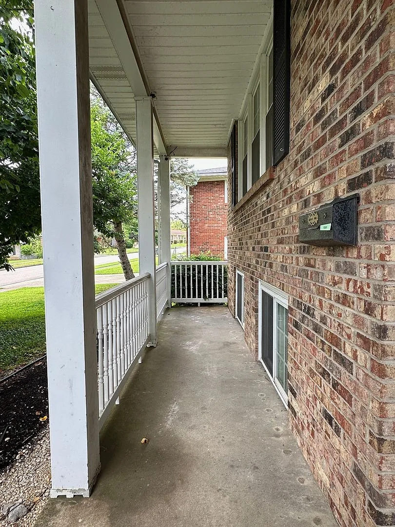 Coming Soon! Beautiful House In Tates Creek! 3 Br, 2.5 Baths, Finished Basement & Garage — Photo 2