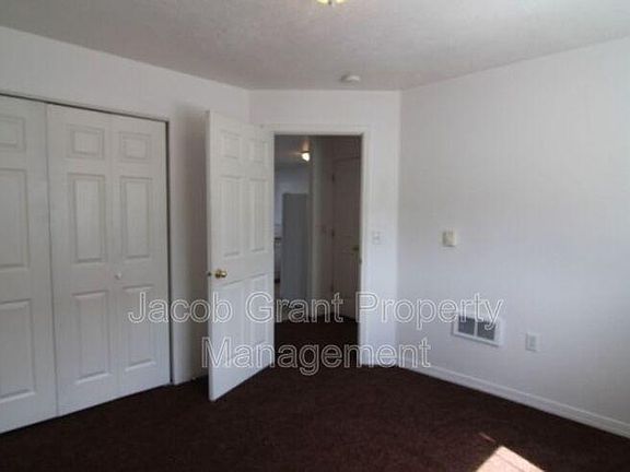 5th image of 1369 Elizabeth Dr APT 4