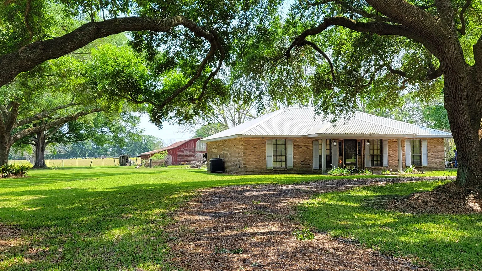 Home on 1 acre — Photo 2
