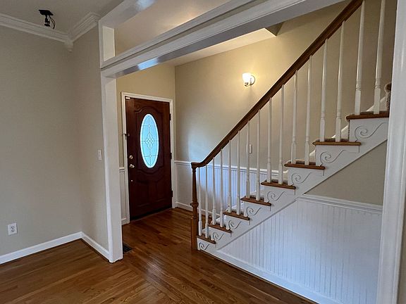 3rd image of 123 Forest Green Dr
