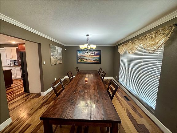 4th image of 143 Dawn Cir