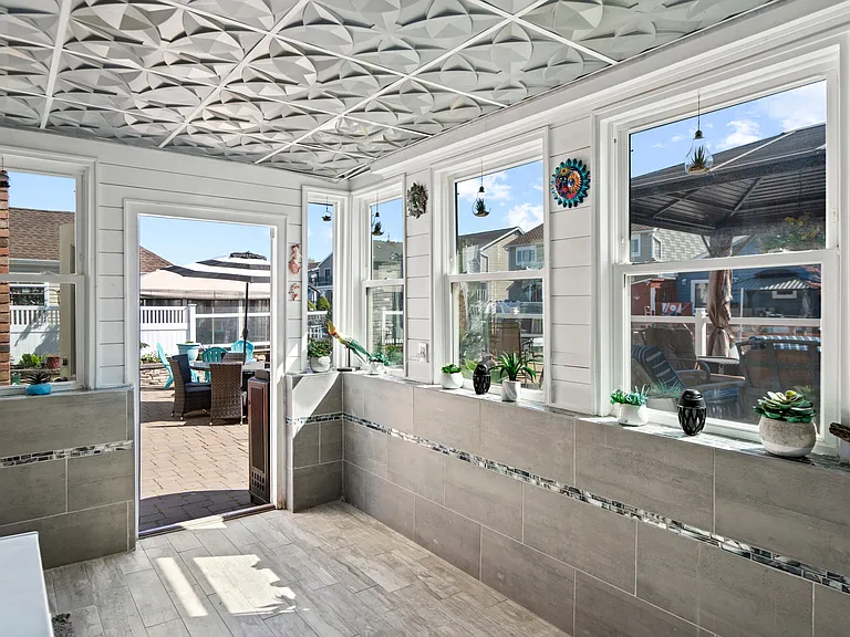 539 Nassau Ave #A — Photo 24