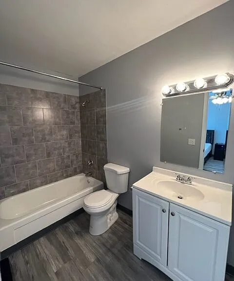 401 Smith St #B4 — Photo 8