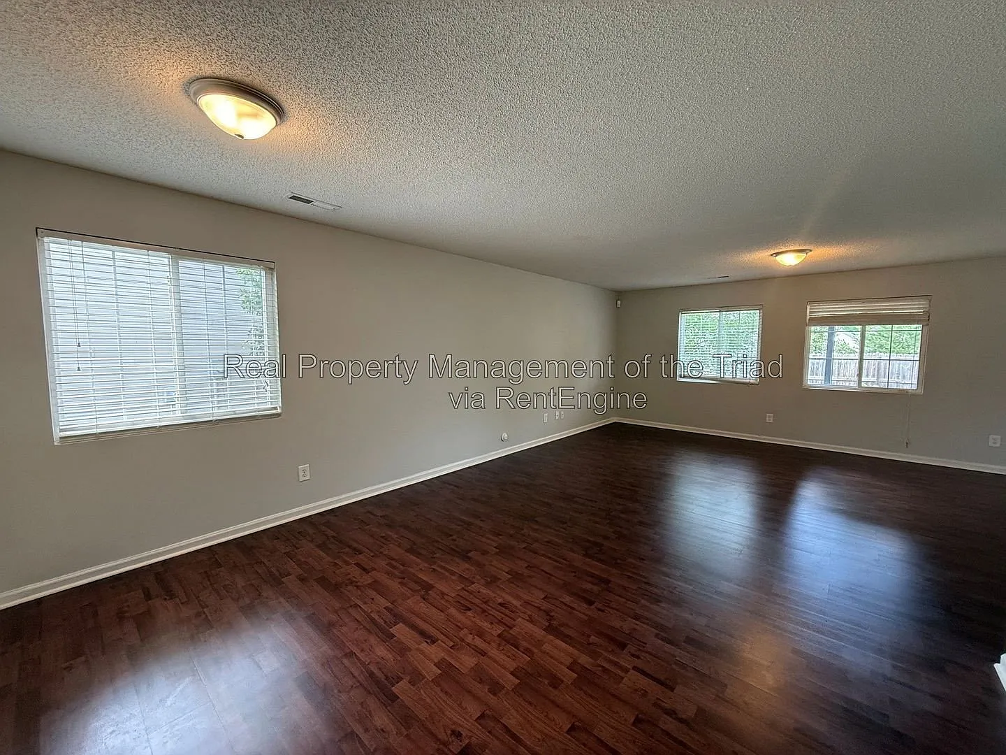 4 bed, 2.5 bath, 2414 sqft, $2,195 — Photo 2
