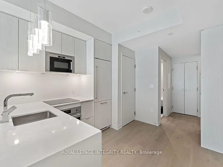 101 Queen St #802 — Photo 11
