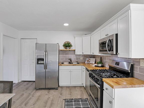 5th image of 5328 Mapleridge Dr
