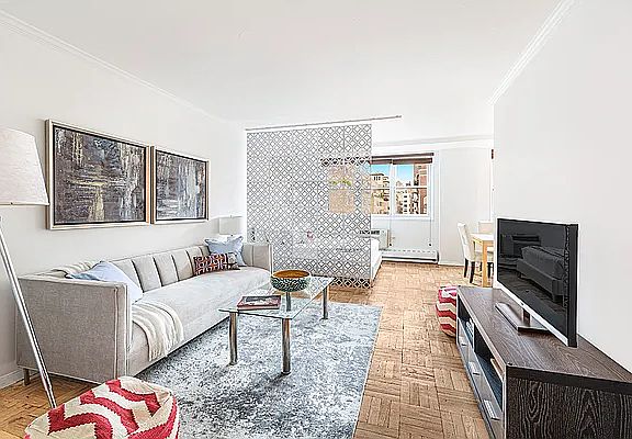 4th image of 63 E 9th St APT 10B