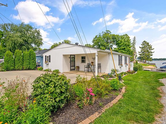 3rd image of 28 Bay View Dr