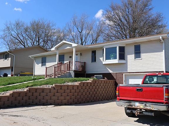3rd image of 922 S Scenic Dr