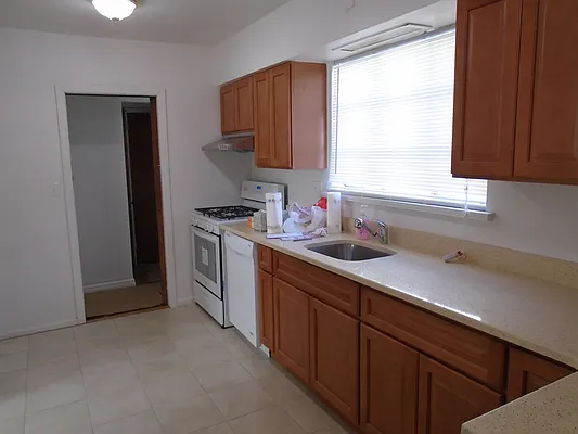 Rented by 18 REALTY | media 50