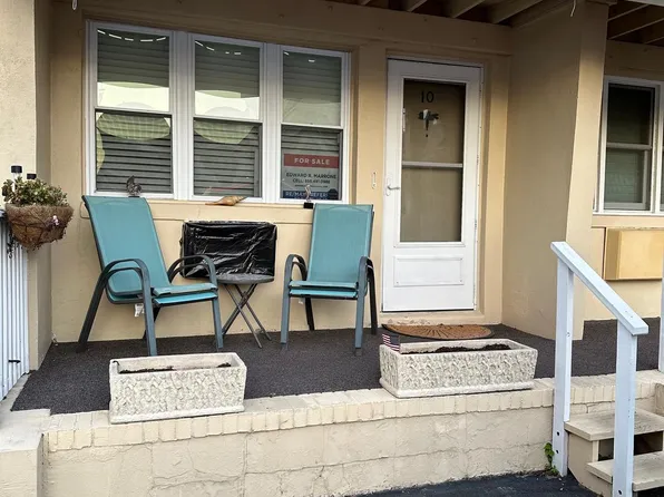 9507 Pacific Ave, Margate, NJ 08402