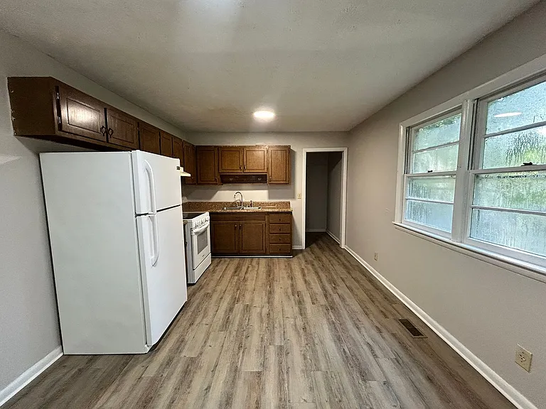 745 Rustland Dr — Photo 16