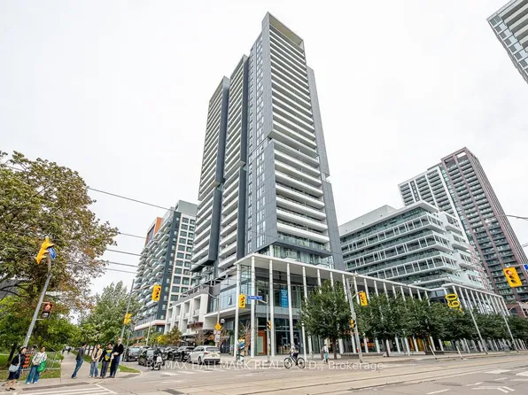 225 Sumach St #405, Toronto, ON M5A 0P8